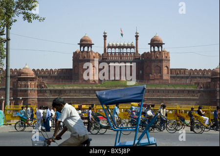 Traffic in front of the Lahore Gate, the red sandstone main gate to the Red Fort, UNESCO World Heritage Site, Old Delhi, India Stock Photo