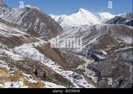 Hikers trekking near Machherma, Solu Khumbu Everest Region, Sagarmatha National Park, Himalayas, Nepal, Asia Stock Photo