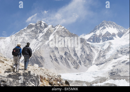 Trekkers looking at the Western Cwm glacier, Solu Khumbu Everest Region, Sagarmatha National Park, Himalayas, Nepal, Asia Stock Photo