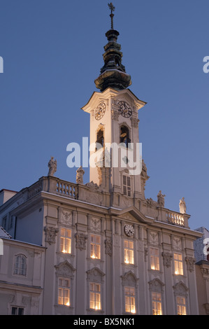 Town Hall (Rathaus) at twilight, Stadtplatz, Steyr, Oberosterreich (Upper Austria), Austria, Europe Stock Photo