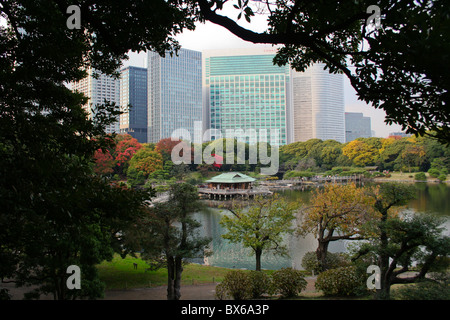 Hamarikyu teien garden complex and ponds in the Tsukiji area of the city, Tokyo, Japan Stock Photo