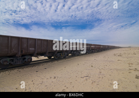 The longest iron ore train in the world between Zouerate and Nouadhibou, Mauritania, Africa Stock Photo