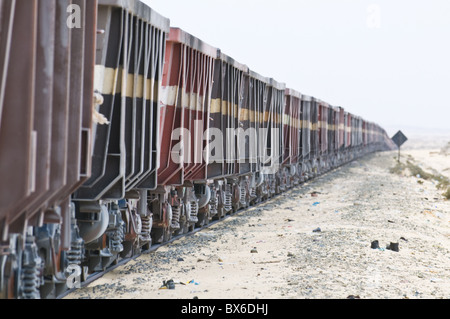 The longest iron ore train in the world between Zouerate and Nouadhibou, Mauritania, Africa Stock Photo