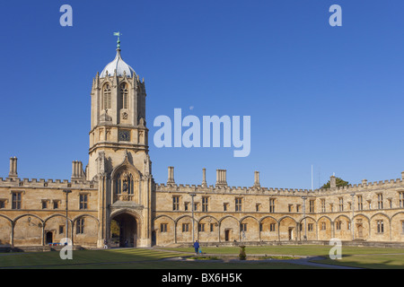 Tom Tower, Quad and Mercury Fountain, Christ Church College, Oxford, Oxfordshire, England, United Kingdom, Europe Stock Photo