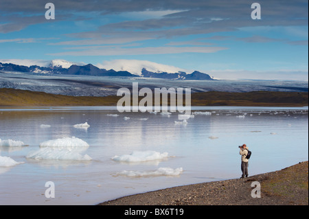 Fjallsarlon glacial lake and Fjallsjokull glacier near Jokulsarlon glacial lagoon, south-east Iceland, Iceland Stock Photo