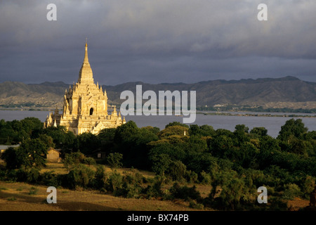 Gawdawpalin Temple and historic pagodas at sunrise along the Irrawaddy River, Bagan, Burma. Stock Photo
