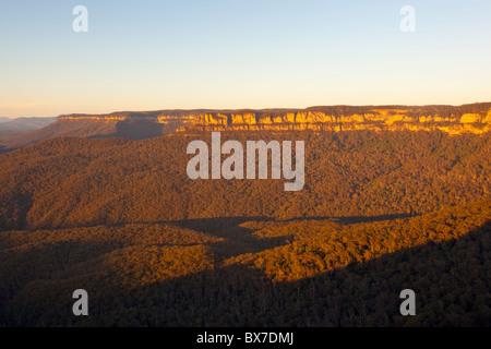 Sunrise over the Jamison Valley from Echo Point, Katoomba, Blue Mountains, New South Wales Stock Photo