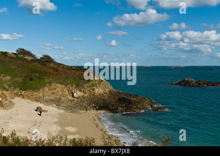 dh Herm Island HERM GUERNSEY Women on Belvoir Bay beach channel islands coastline Stock Photo