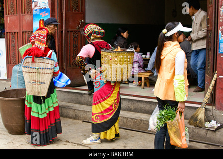 Yi women in traditional dress at Friday market, Shaxi, Jiangsu, China Stock Photo