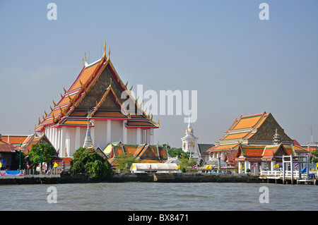 Temples on the Chao Phraya River, Bangkok Yai District, Bangkok, Thailand Stock Photo