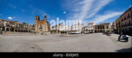 Plaza Mayor with San Martín church in Trujillo, Spain Stock Photo