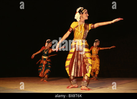 Bharatanatyam dancers wearing traditional clothing in Tamil Nadu South India Stock Photo