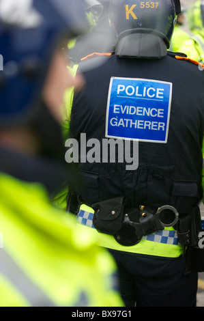 A phalanx of police officers, numbering in excess of 1,400, equipped with riot gear and security dogs, kept a rally of 1,000 Stock Photo