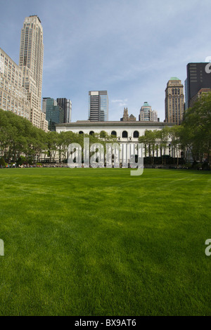 The lawn at Bryant Park on a summer's day with the New York Public Library in the background. Stock Photo