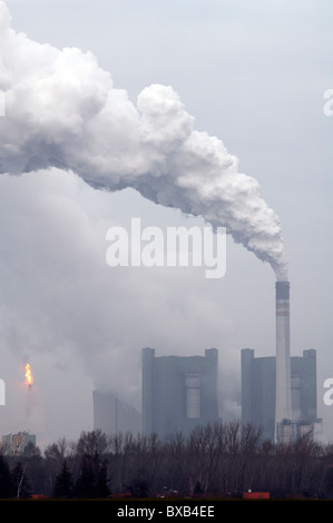 Smoking chimney of the Kraftwerk Schkopau power plant, An der Bober 100, Schkopau, Saxony-Anhalt, Germany, Europe Stock Photo