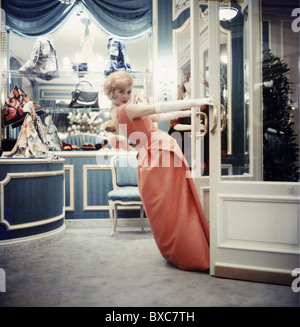 fashion, 1960s, ladies' fashion, evening dresses, model wearing evening gown  in metal look, ADDITIONAL-RIGHTS-CLEARANCE-INFO-NOT-AVAILABLE Stock Photo -  Alamy
