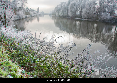 Scenic views on a frosty misty morning over the river Severn in Worcester, Worcestershire. England Stock Photo