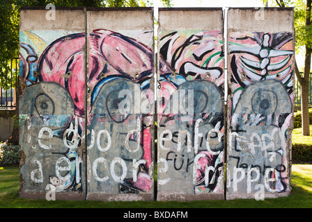 Sections of Berlin wall with tags at European Court of Human Rights, Palais des Droits de l'Homme,Strasbourg, Alsace, France, Europe Stock Photo