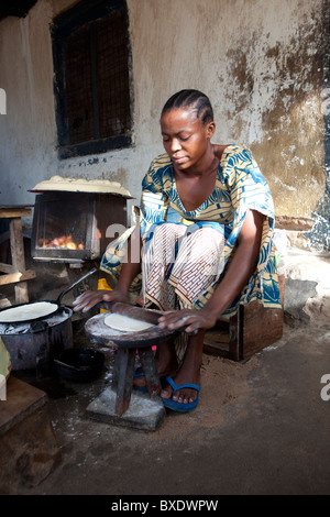 A woman (Ms. Scolastica Rister) cooks chapati in a restaurant in Dodoma, Tanzania, East Africa. Stock Photo