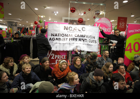 Protesters close BHS Oxford Street Stock Photo