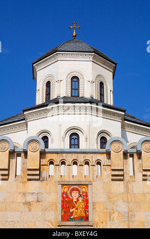 Georgia - Tbilisi - gatehouse to the Tsminda Sameba Cathedral Stock Photo
