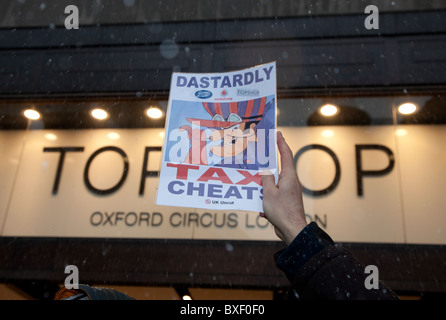 Protest against unpaid taxes at Topshop in Oxford Circus, London Stock Photo