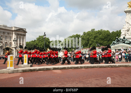 Changing of the Guard in front of Buckingham Palace Stock Photo