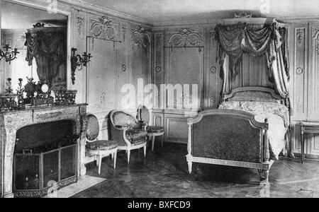 geography / travel, France, Versailles, palace, Petit Trianon, interior view, bedroom of Queen Marie Antoinette, picture postcard, early 20th century, room, bed, castle, Western Europa, historic, historical, 1950s, Additional-Rights-Clearences-Not Available Stock Photo