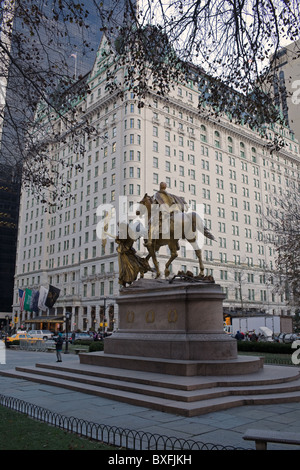 Saint-Gaudens statue of William Tecumseh Sherman in Grand Army Plaza overlooks Plaza Hotel, Manhattan, New York City Stock Photo