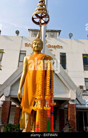Buddha statue at entrance to Chatuchak Weekend Market, Bangkok, Thailand Stock Photo