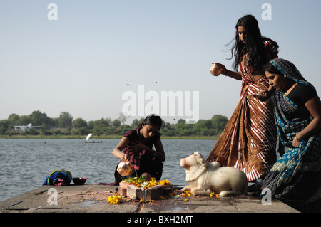 Three Indian women perform a blessing at Maheshwar, India. Stock Photo