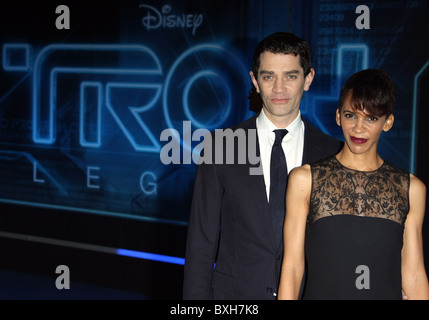 JAMES FRAIN MARTA CUNNINGHAM TRON: LEGACY WORLD PREMIERE HOLLYWOOD LOS ANGELES CALIFORNIA USA 11 December 2010 Stock Photo