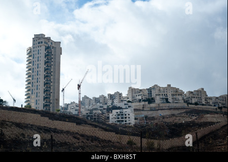 Construction continues on the Israeli settlement of Har Homa, which dominates a hilltop near the West Bank Palestinian town of B Stock Photo