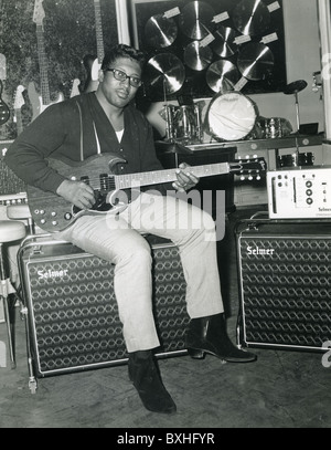 BO DIDDLEY (1928-2008) US rock musician in a London music shop in September 1965. Photo Tony Gale Stock Photo