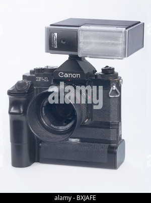 photography, cameras, Canon reflex camera, single lense reflex camera, SLR camera, reflex cameras, F 1, Blitz Metz 34 BCT 2, Japan, 1985, 1980s, 80s, 20th century, historic, historical, flash, analogue, analog, 35mm film, lens, objective, lenses, objectives, FD 50mm, kit, kits, equipment, press photography, Made in Japan, Japanese, clipping, cut out, product, products, cut-out, cut-outs, Additional-Rights-Clearences-Not Available