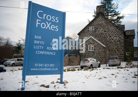 The Cross Foxes hotel pub and restaurant, near Dolgellau, Gwynedd north wales UK Stock Photo