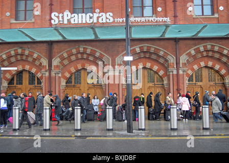 Eurostar St Pancras London travel chaos queue delays Stock Photo