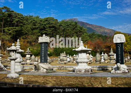 Memorials at Tongdosa Buddhist temple, South Korea Stock Photo