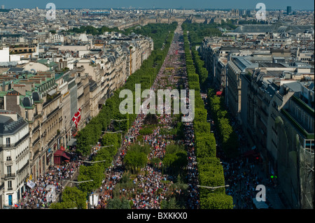 Paris, France, Champs Elysees Garden Event, Farmer's Event; Overview big crowds aerial Scene from above, street centre paris Stock Photo