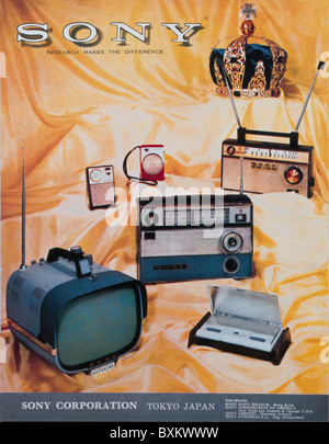 1960 TV portátiles con antenas y ciega de la pantalla Fotografía de stock -  Alamy