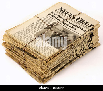 press media, newspaper, 'Neues Deutschland', Zentralorgan of Socialist Unity Party of Germany (SED), newspapers from June 1989, headlines to the Erich Honecker visit in the USSR, summit with Mikhail Gorbachev, Additional-Rights-Clearences-Not Available Stock Photo