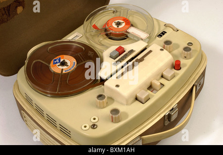 technics, tape recorders, portable tape recorder Sabafon TK 85, made by  Saba, detail, Germany, 1960, 1960s, 60s, 20th century, tape recorders,  technics, historic, historical, switchable, fast forward, panel, metal  case, weight: 15