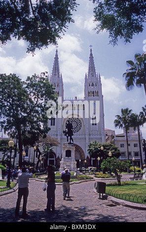 St Peter Cathedral. Metropolitan Cathedral, from Parque Bolivar. Iguana Park. Guayaquil Ecuador. Stock Photo