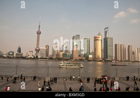 The Bund promenade with a view of Pudong, Shanghai, China Stock Photo