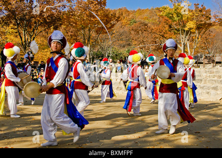 Farmers Music and Dance performance at Korean Folk Village, South Korea Stock Photo