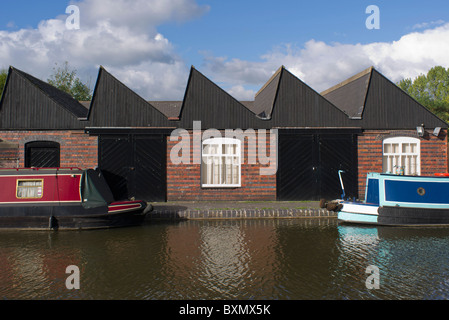 The Worcester and Birmingham canal at Tardebigge canal village in Worcestershire, the Midlands, England. Stock Photo