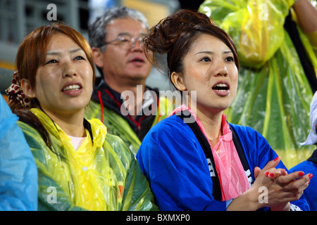 Japanese spectators, Argentina 2 Japan 1, Ladies Field Hockey Finals Beijing Olympics China Stock Photo