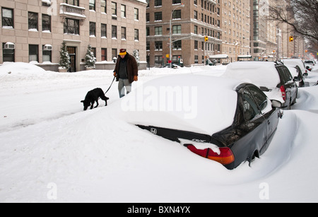 Cars buried in the snow in New York City - 12/27/10 Stock Photo