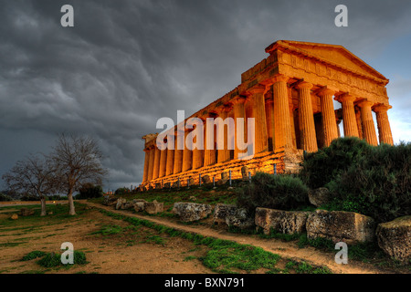 The temple of concorde in the valley of the temples, agrigento Stock Photo