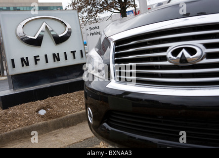 Infiniti dealership sign hi-res stock photography and images - Alamy